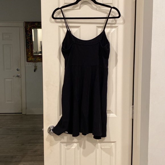 Forever 21 Sleeveless T-Shirt Dress in black, Size Medium - Picture 4 of 6